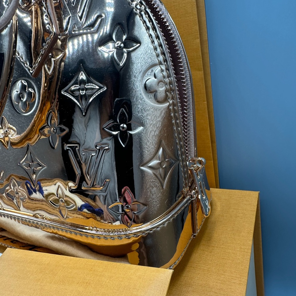 Louis Vuitton Alma bb copper 2025 - Picture 8 of 16